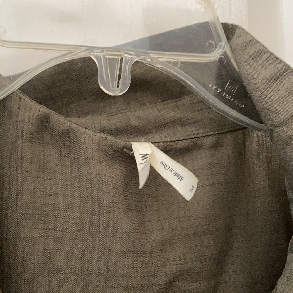 FINAL MARKDOWN Ladies’ Myth Ruffle-front Blouse (M) - Picture 5 of 6